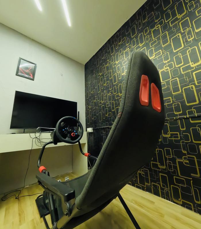 Racing simulator with Logitech G29 wheel and cockpit